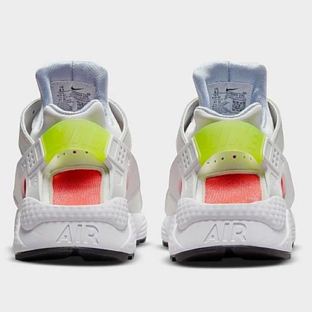 NIKE Women’s AIR HUARACHE White Bright Crimson Black Volt pink Size 7.5 - Picture 3 of 7
